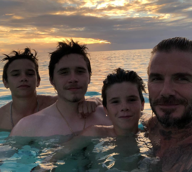 David Beckham, alaturi de cei trei baieti ai sai. Sportivul posteaza des, pe Instagram, imagini cu familia sa