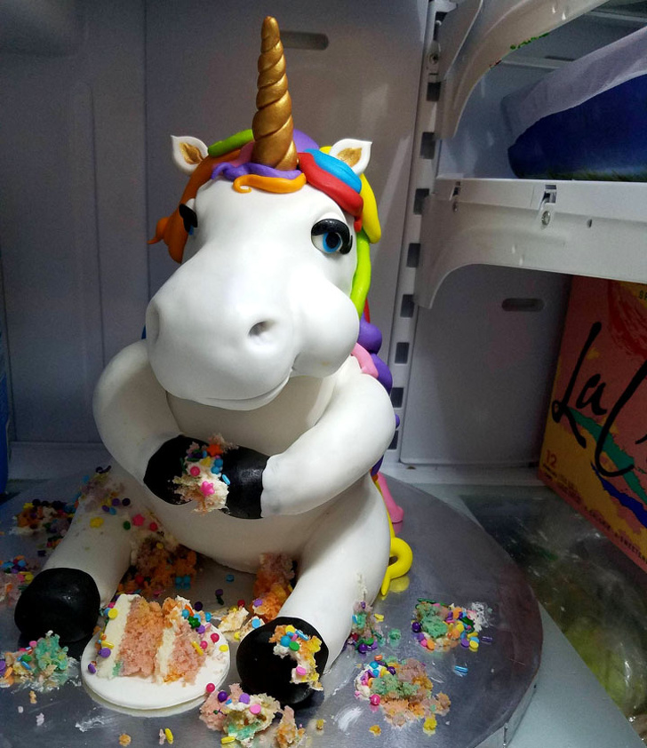 Un unicorn fericit