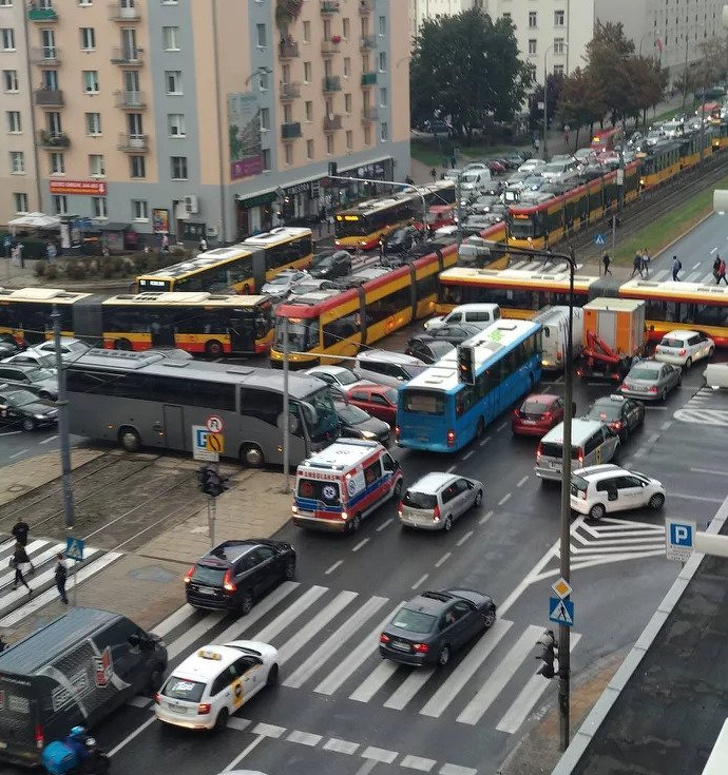 Cand te grabesti spre munca si ai parte de un asemenea trafic