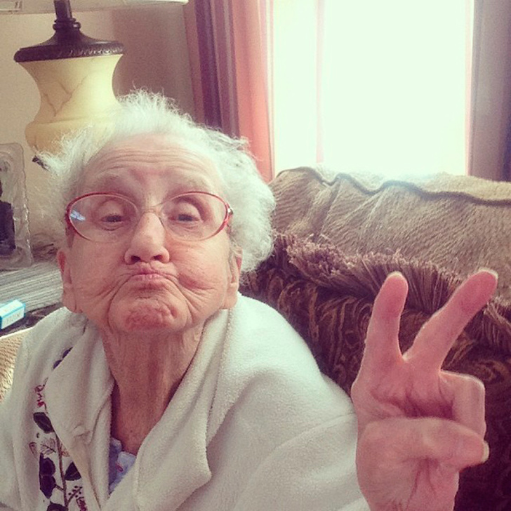 O bunicuta care nu si-a pierdut zambetul, desi este bolnava de cancer