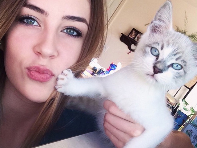 In mod evident nu vrea sa zambeasca