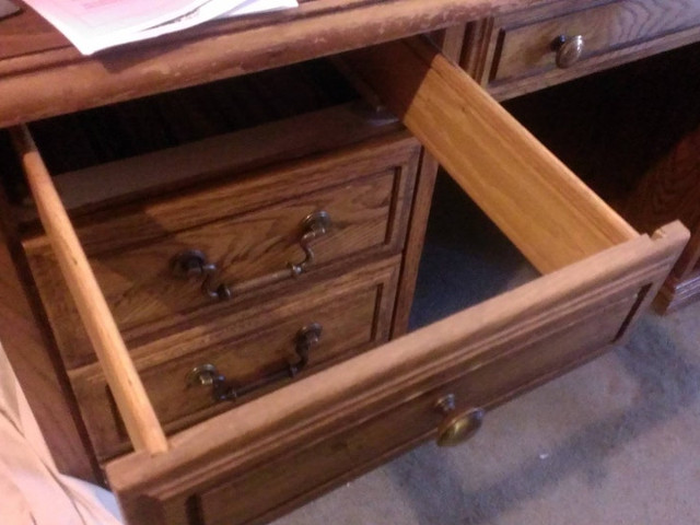 Dupa ce a cerut 10 dolari imprumut, un fiu a fost trimis sa ia banii din acest sertar: