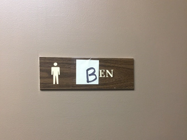 Simtul umorului, la el acasa...