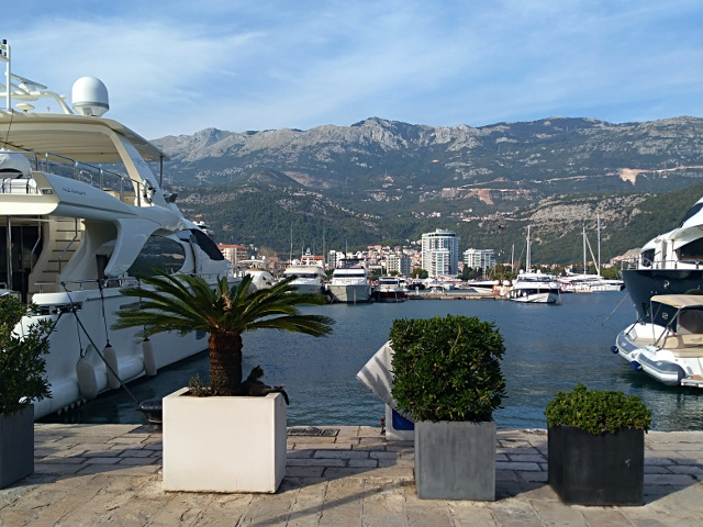 Budva - raze de soare jucause pe malul Marii Adriatice