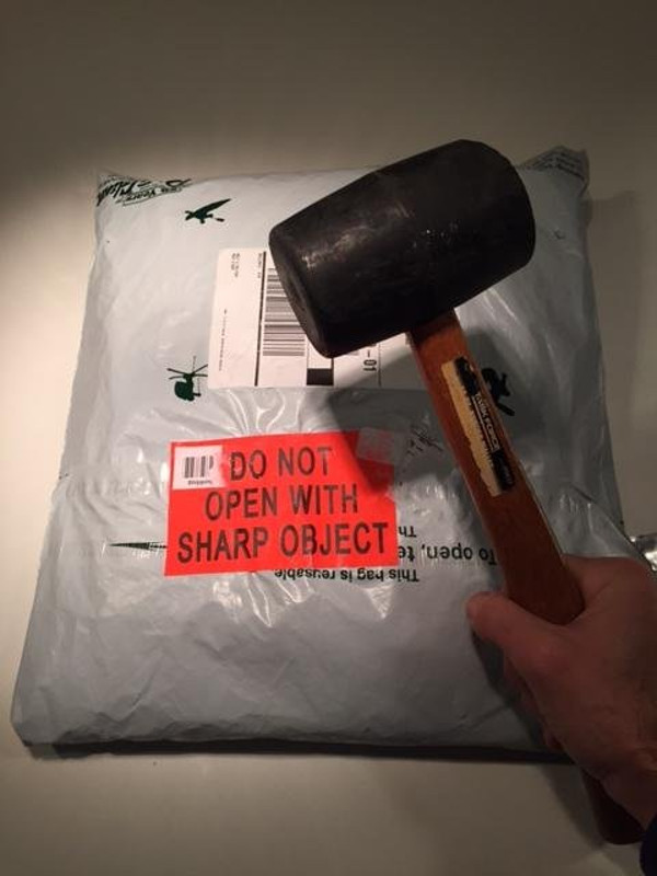 "A nu se deschide cu un obiect ascutit"