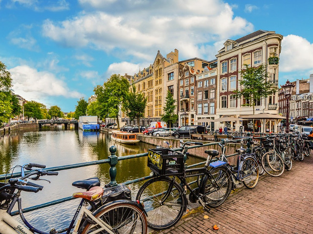 Orasul european renumit pentru... biciclete, multe biciclete