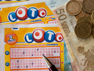 Nu i-a spus sotiei ca a castigat la loto