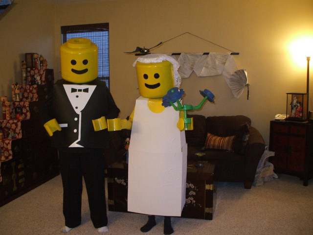 Asa arata niste costume care ies din sfera obisnuitului