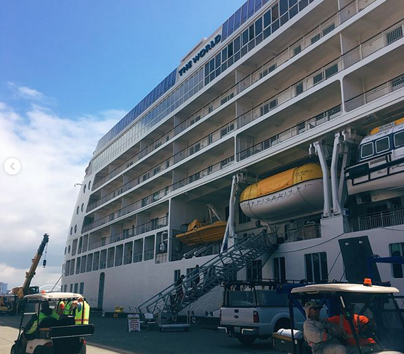 Nava de croaziera "The World" este mereu casa unor oameni