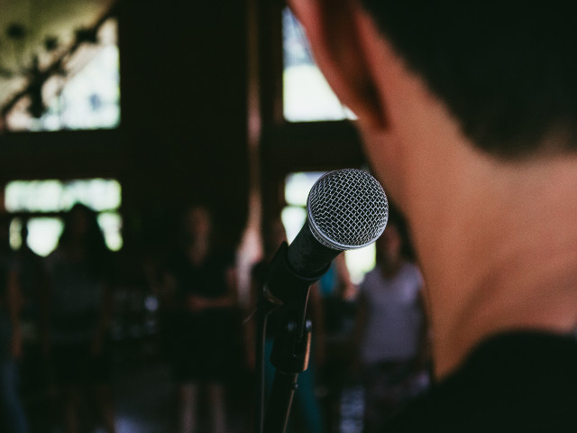 Teama de a vorbi in public denota ca esti perfectionist