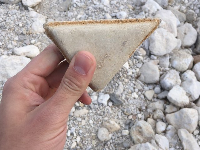 O alta piatra care arata ca un sandvis