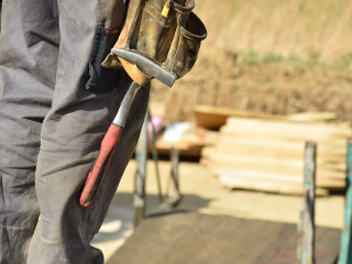 Cum trebuie, de fapt, batut un cui in perete