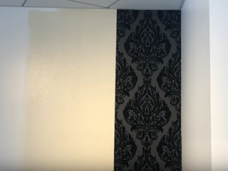 Poti combina tapetul cu zugraveala clasica