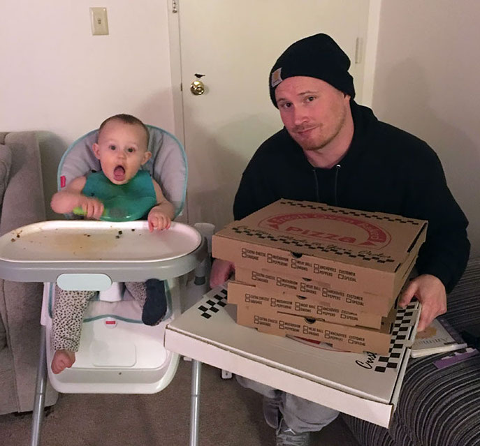 Un copil a cumparat, din greseala, pizza de aproape 100 de dolari, de pe o aplicatie care nu cere verificare