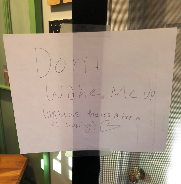 "Nu ma trezi decat daca arde sau incepe sa ninga"