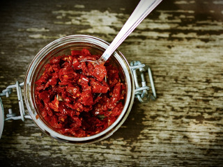 Fructe sau rosii uscate