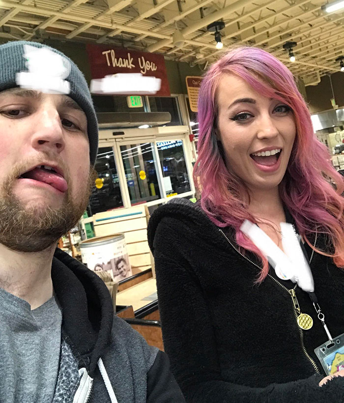 "Ultima fotografie cu Vanessa, colega mea de munca. Imaginea a fost facuta duminica, iar luni ea s-a sinucis"