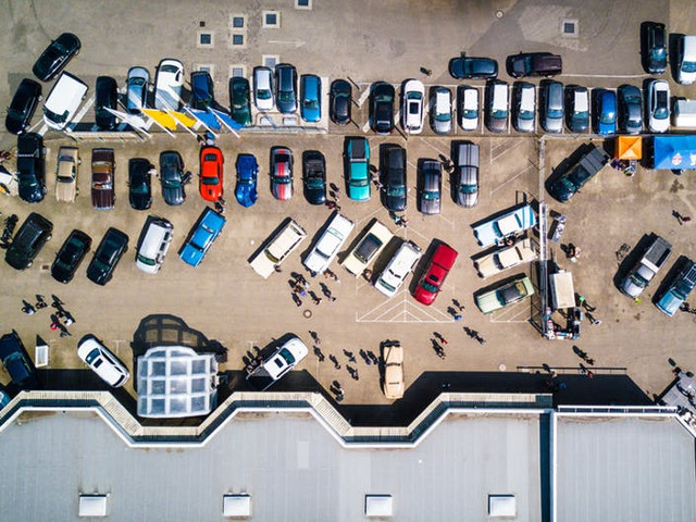 Priveste cu atentie!