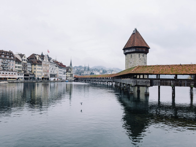 Podul ce contine mai multe picturi interioare datand din secolul XVII