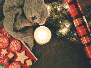 Decoratiuni si hartie de impachetat pentru cadouri