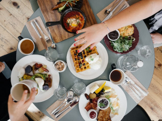 Mananca putin si des