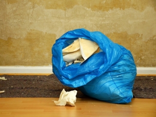 Interdictie: nu se arunca nimic