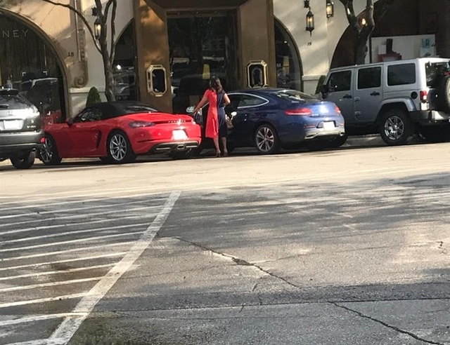 Rochie in ton cu masinile