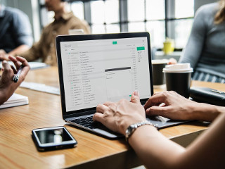 "Petrecere la mine acasa"