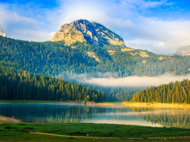 Parc imbogatit natural de mai multe canioane, printre care se numara si Tara