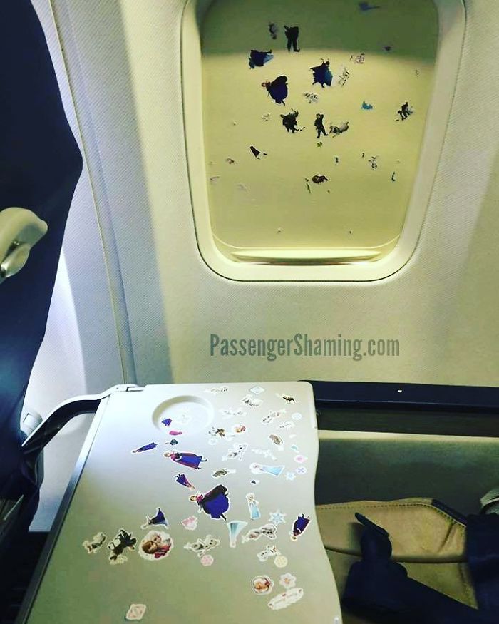 Cineva nu si-a supravegheat copilul, in avion