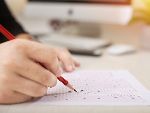 Aftab Aslam - pentru ca a picat examenele