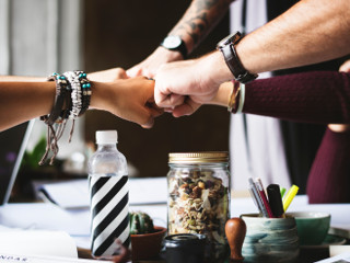 Invita-ti colegii de munca la activitati in afara biroului