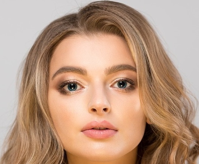 Tonuri de bej si auriu