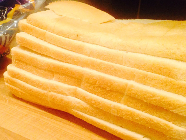 Cand vrei sa iti faci un sandvis si painea este taiata pe lung