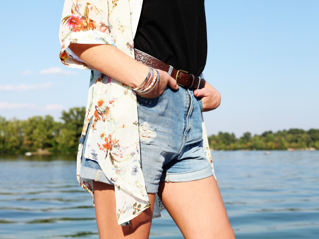 Pantaloni scurti cu talie inalta