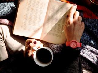 Iti imparti timpul liber intre a fi singur si iesiri cu prietenii