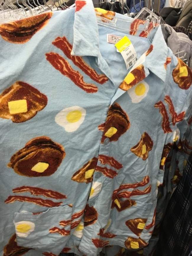 Cine ar purta asa ceva?