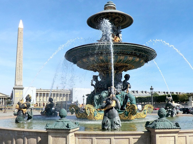 Piata care separa Palatul Bourbon de Biserica Madeleine