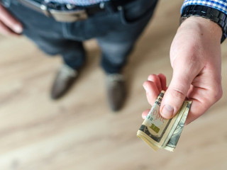 Nu se dau si nu se cer bani cu imprumut