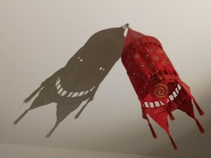 O umbra cam... inspaimantatoare