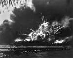 Explozia distrugatorului USS Shaw in timpul atacului japonez asupra Pearl Harbor, 7 decembrie 1941