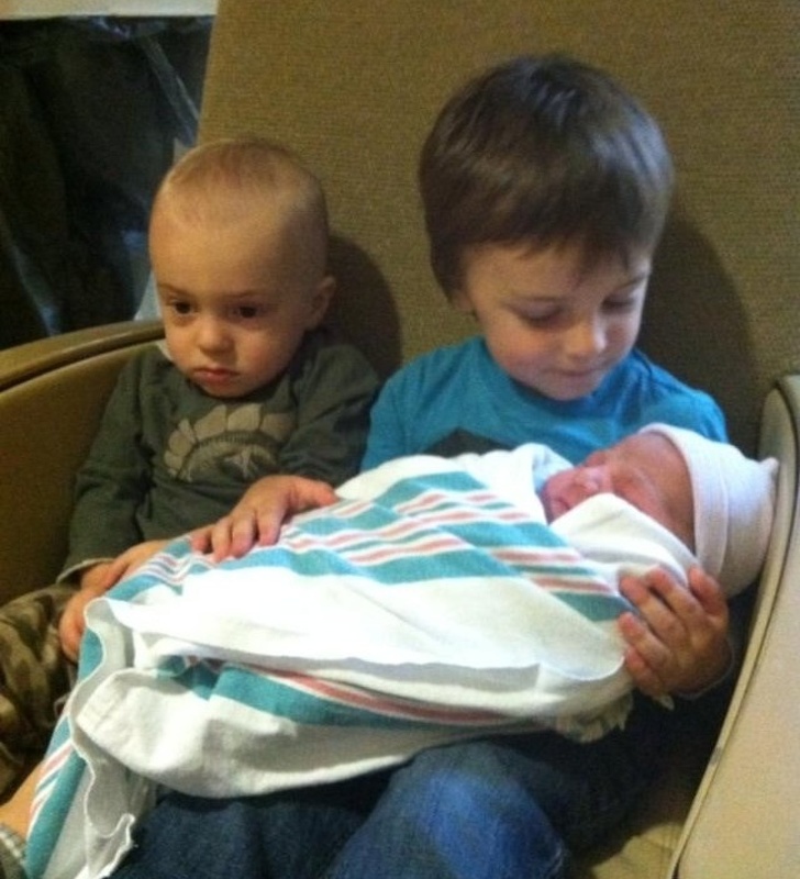 Momentul in care realizezi ca nu mai esti mezinul familiei