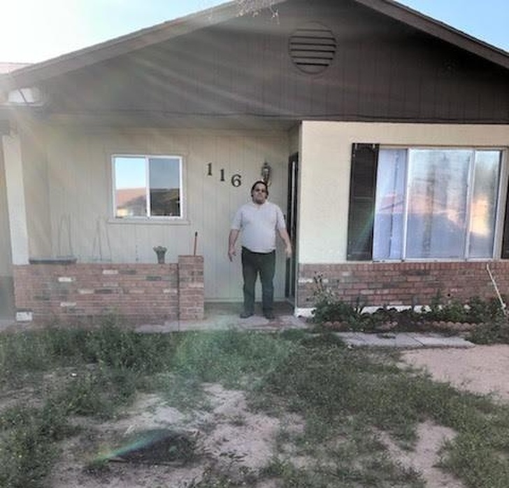 Un barbat si-a indeplinit in sfarsit visul de a avea o casa cu gradina, la varsta de 44 de ani