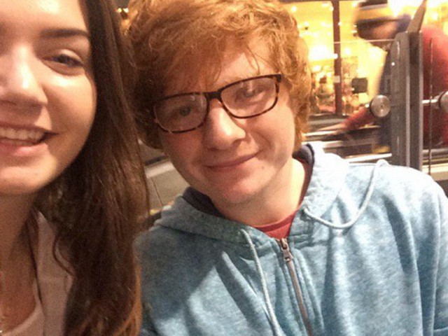 Trebuie sa recunoastem ca seamana destul de bine cu Ed Sheeran