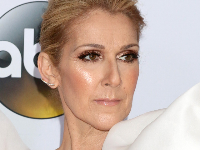 1.000 de ore s-au lucrat pentru rochia sa de mireasa