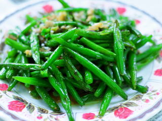 Fasole verde la tigaie