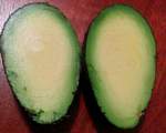 Un avocado din care poti prepara un guacamole pe cinste