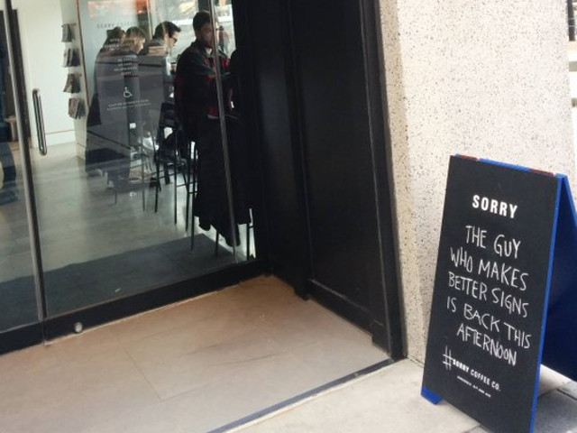 Se pare ca angajatul "cu imaginatie" dintr-o cafenea din Canada se intoarce abia dupa-amiaza