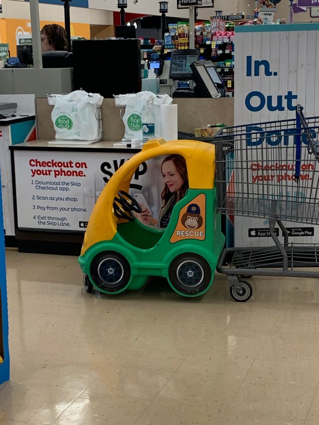 Scrie mesaje si conduce in acelasi timp