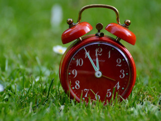 ora doisprezece vs  ora douasprezece